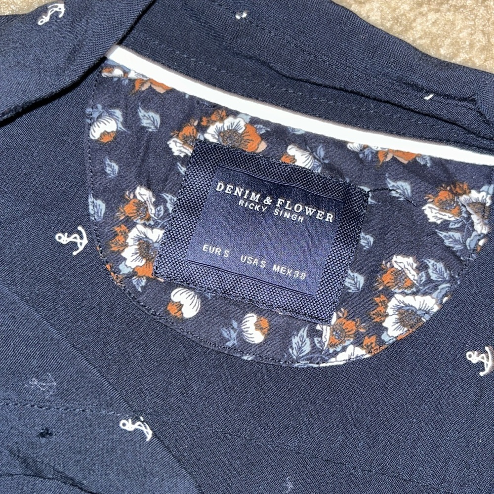 Button down shirt - Picture 2 of 4